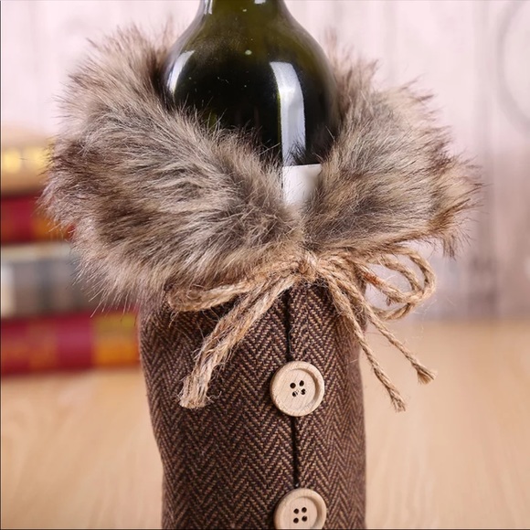 Only Brown available ❗️Holiday wine bottle cover - Picture 4 of 7